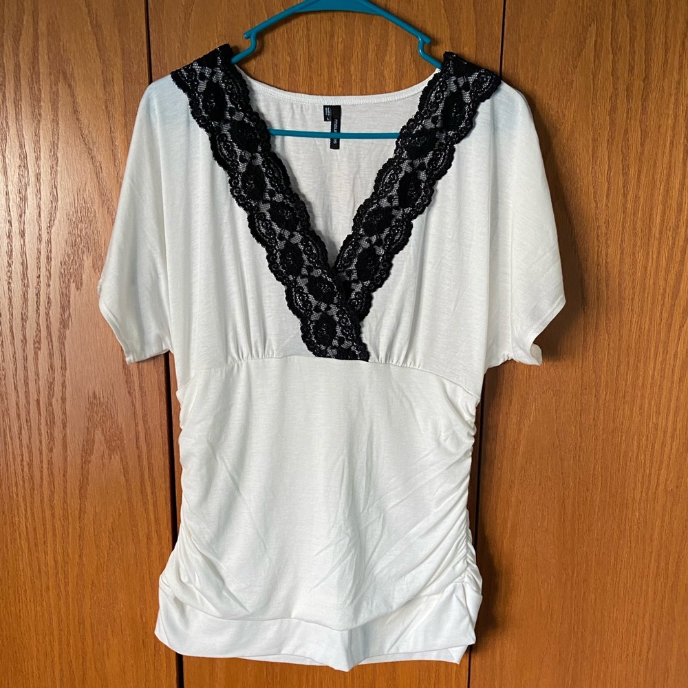 Maurices white and black top size L